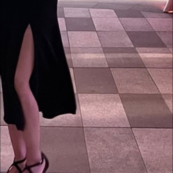 Aritzia size 4 - Picture 3 of 7